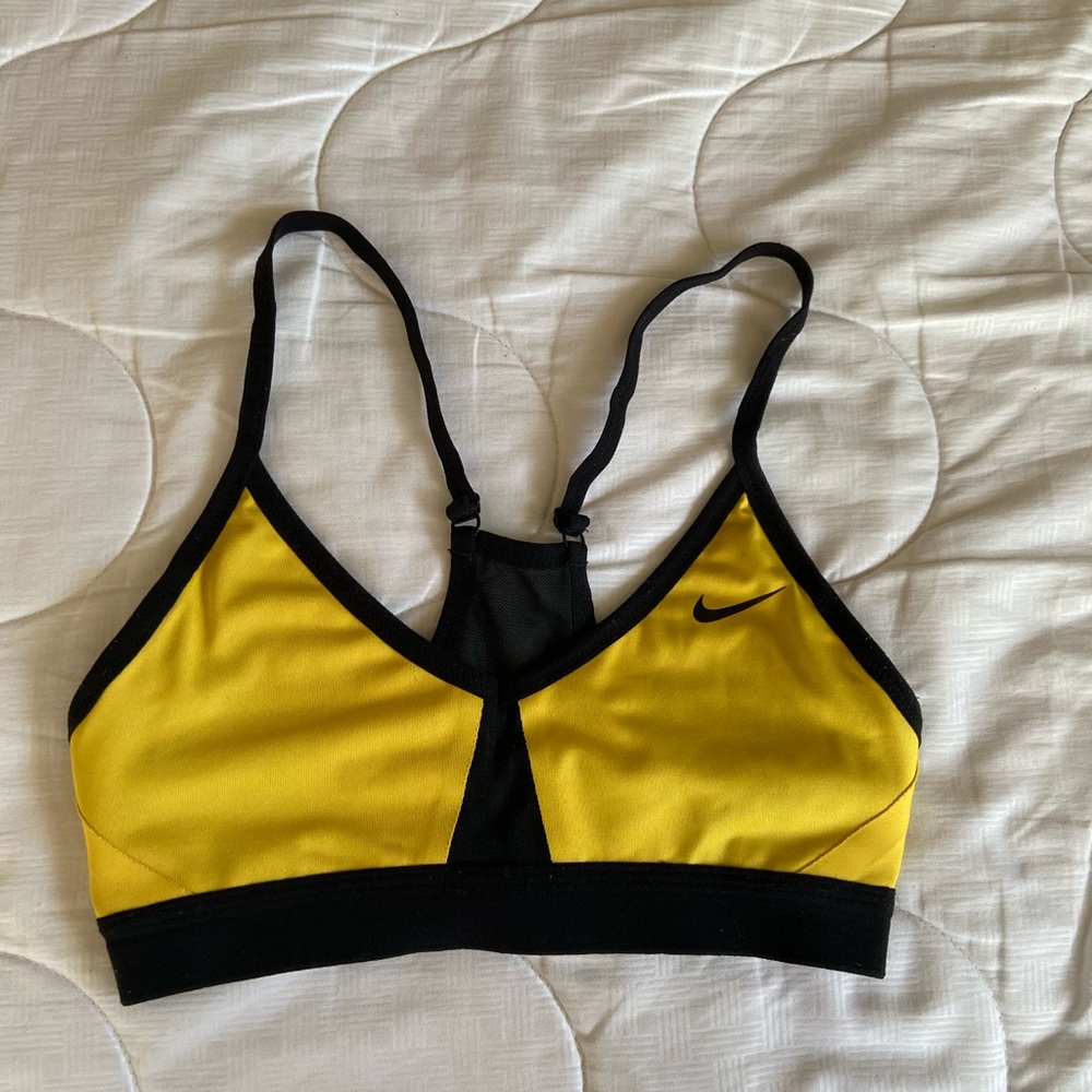 NIKE yellow sports bra ✨